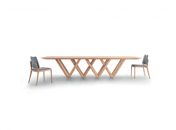 Uultis Dining Table